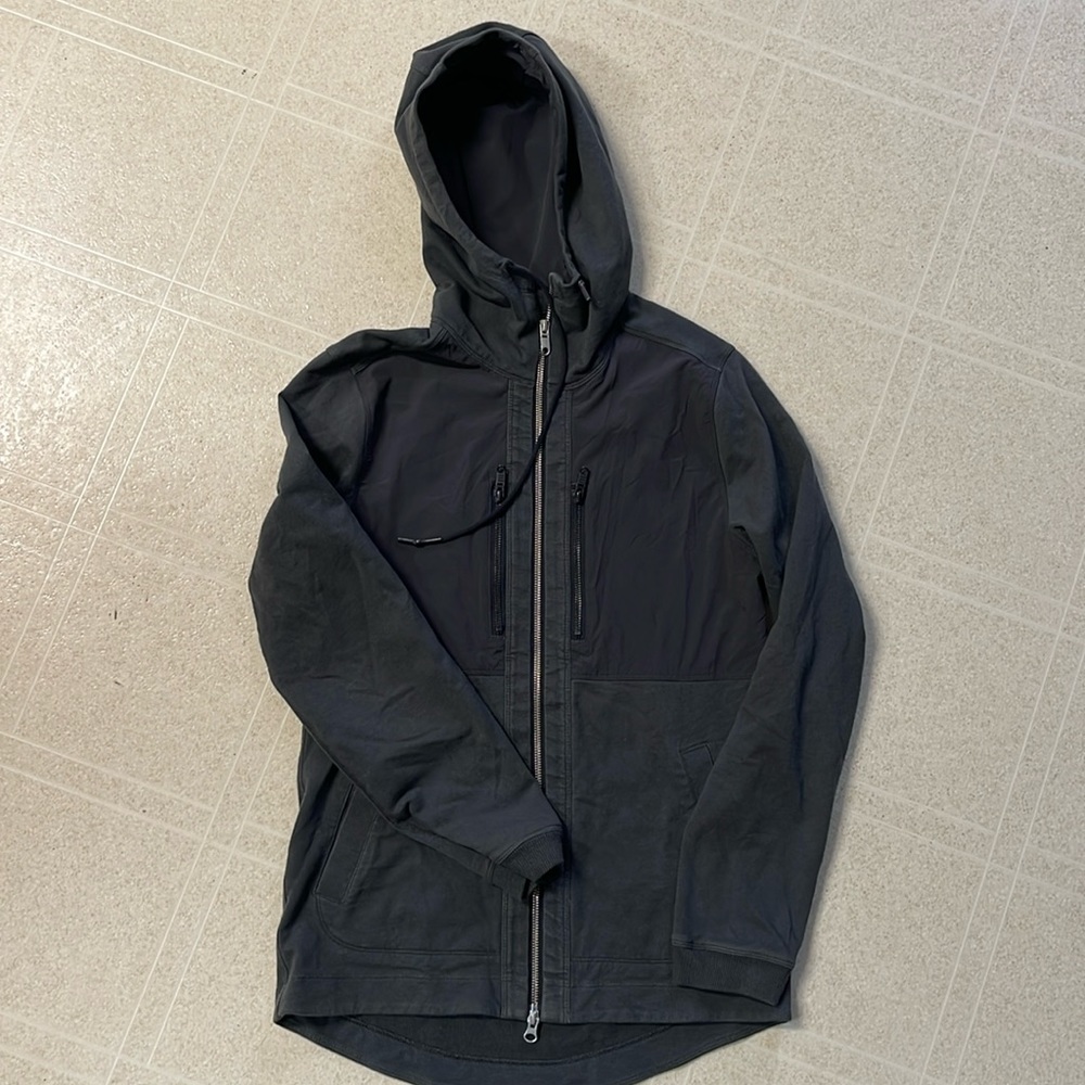 Lululemon zip jacket. Smoke free home. Size small. Great for fall!